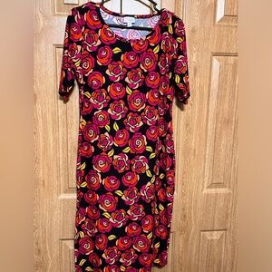 Form fitting knee length LulaRoe dress sz L